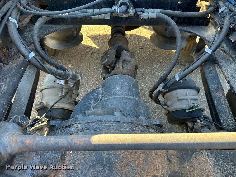 image for item GG9919 2015 Freightliner Cascadia  semi truck