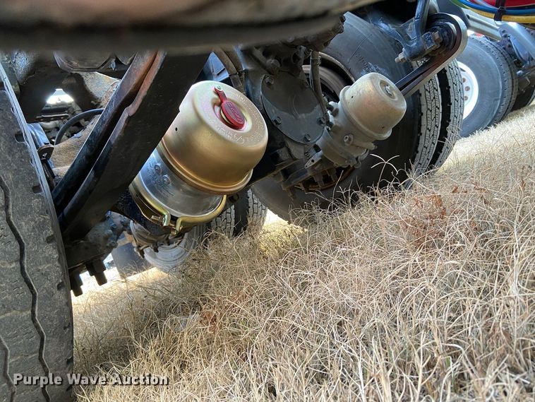 image for item GG9919 2015 Freightliner Cascadia  semi truck