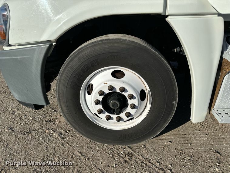 image for item GG9919 2015 Freightliner Cascadia  semi truck