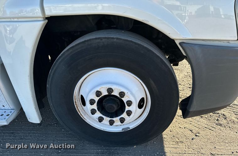 image for item GG9919 2015 Freightliner Cascadia  semi truck