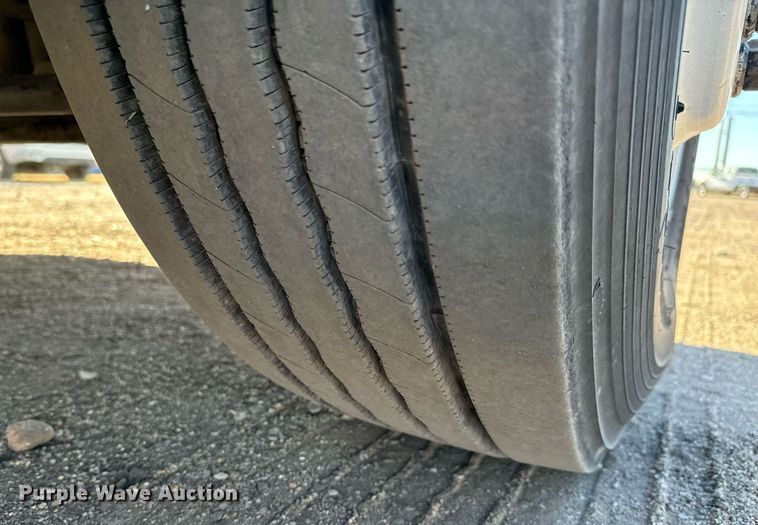 image for item GG9919 2015 Freightliner Cascadia  semi truck