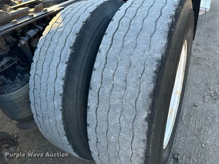 image for item GG9919 2015 Freightliner Cascadia  semi truck