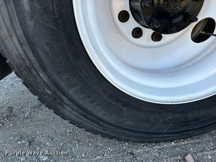 image for item GG9919 2015 Freightliner Cascadia  semi truck