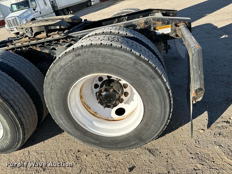 image for item GG9919 2015 Freightliner Cascadia  semi truck