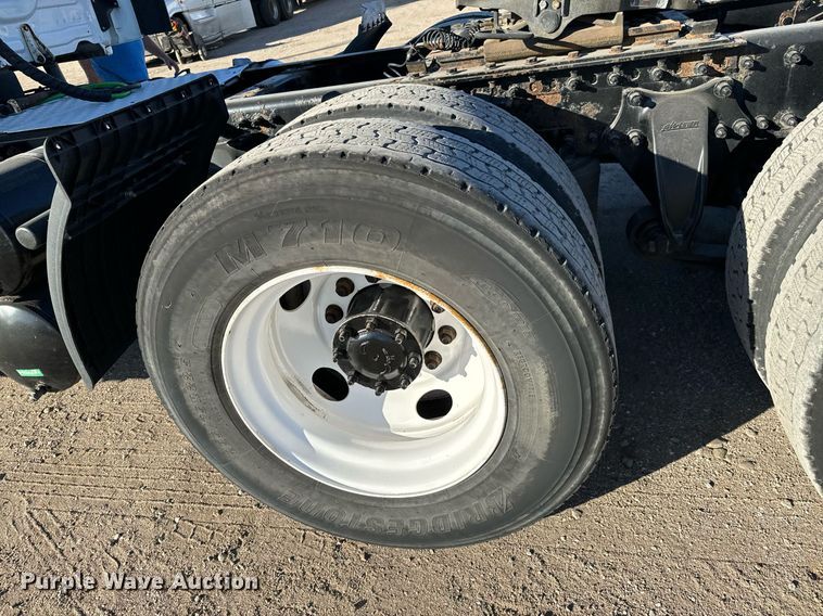 image for item GG9919 2015 Freightliner Cascadia  semi truck