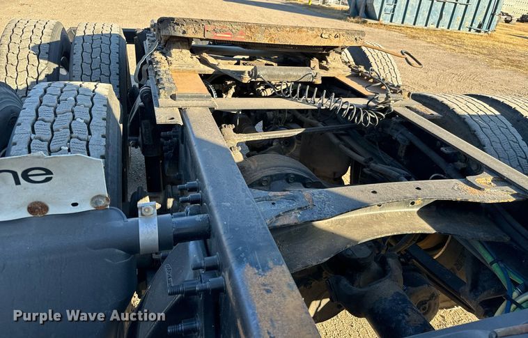 image for item GG9920 2015 Freightliner Cascadia 125 semi truck