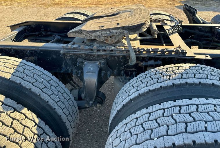 image for item GG9920 2015 Freightliner Cascadia 125 semi truck