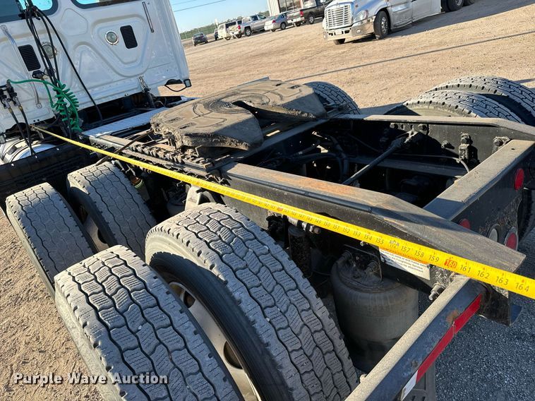 image for item GG9920 2015 Freightliner Cascadia 125 semi truck