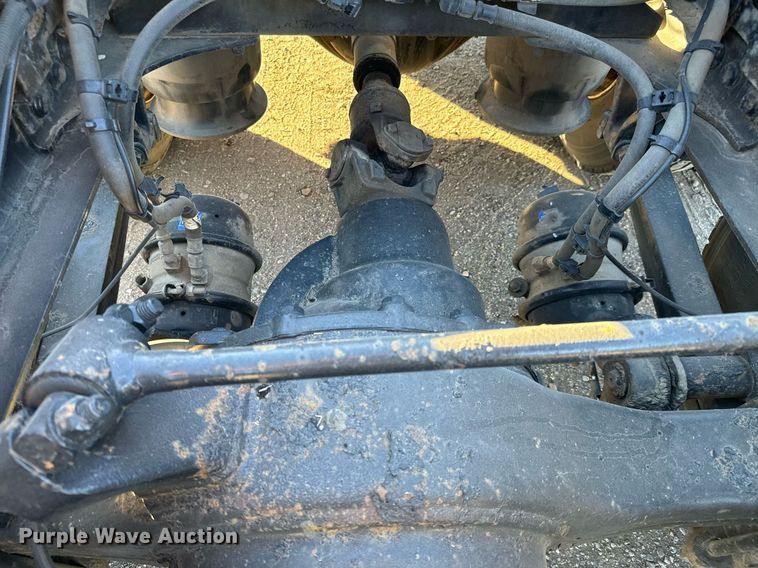 image for item GG9920 2015 Freightliner Cascadia 125 semi truck