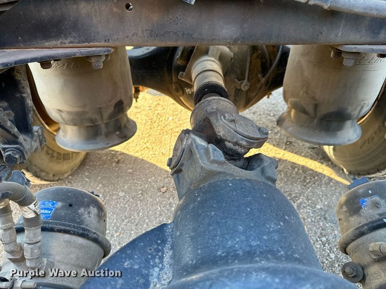 image for item GG9920 2015 Freightliner Cascadia 125 semi truck