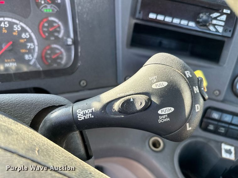 image for item GG9920 2015 Freightliner Cascadia 125 semi truck