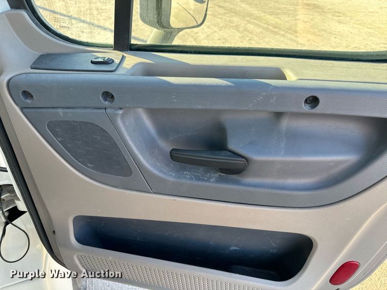 image for item GG9920 2015 Freightliner Cascadia 125 semi truck