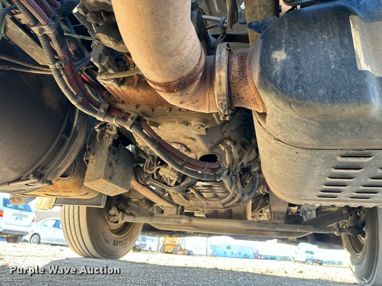 image for item GG9920 2015 Freightliner Cascadia 125 semi truck