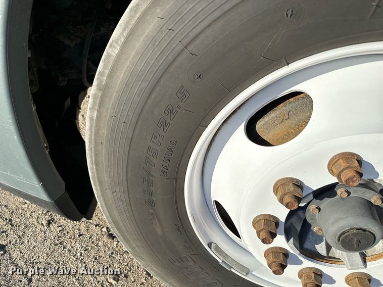 image for item GG9920 2015 Freightliner Cascadia 125 semi truck