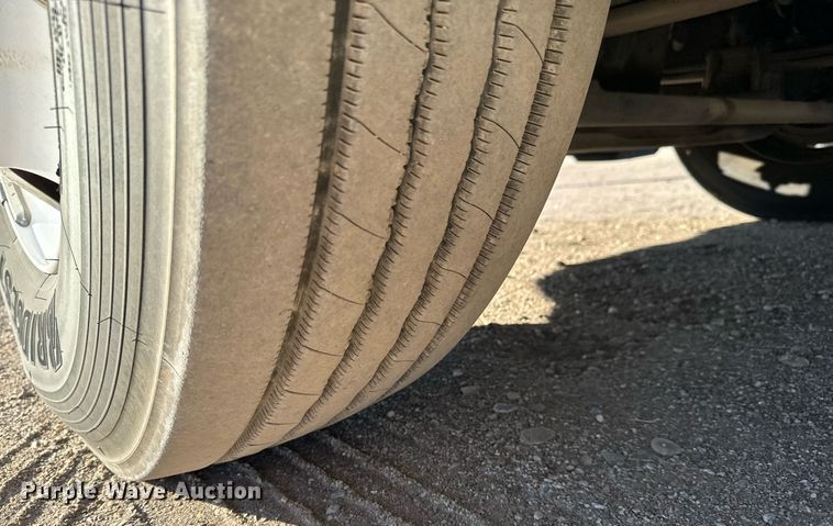 image for item GG9920 2015 Freightliner Cascadia 125 semi truck