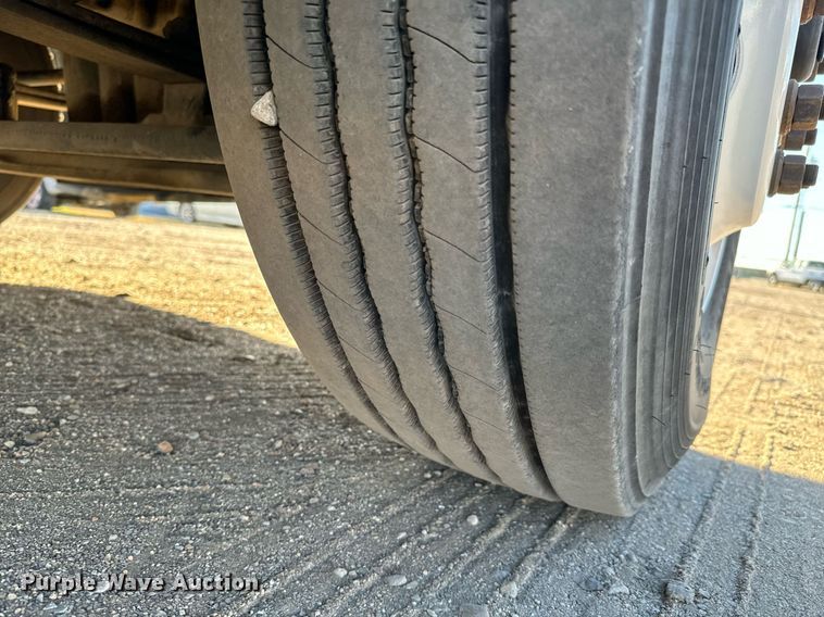 image for item GG9920 2015 Freightliner Cascadia 125 semi truck