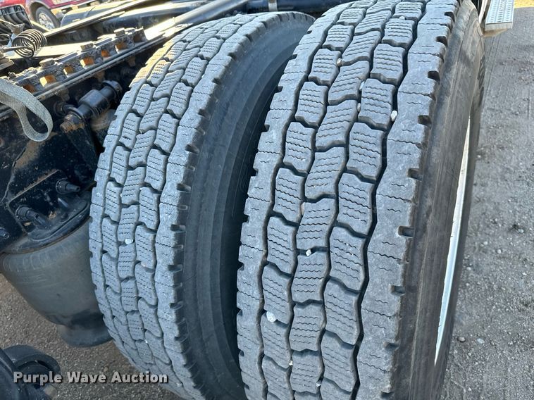 image for item GG9920 2015 Freightliner Cascadia 125 semi truck