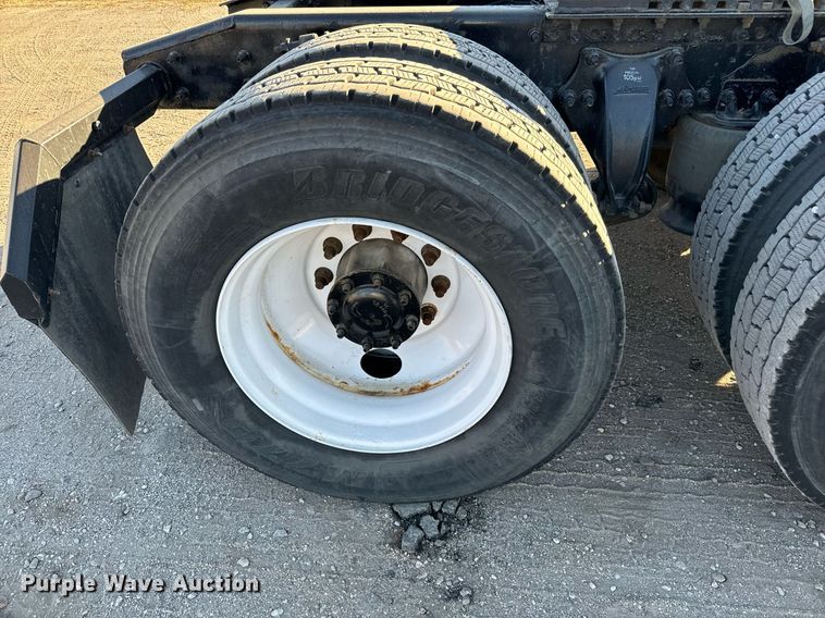 image for item GG9920 2015 Freightliner Cascadia 125 semi truck