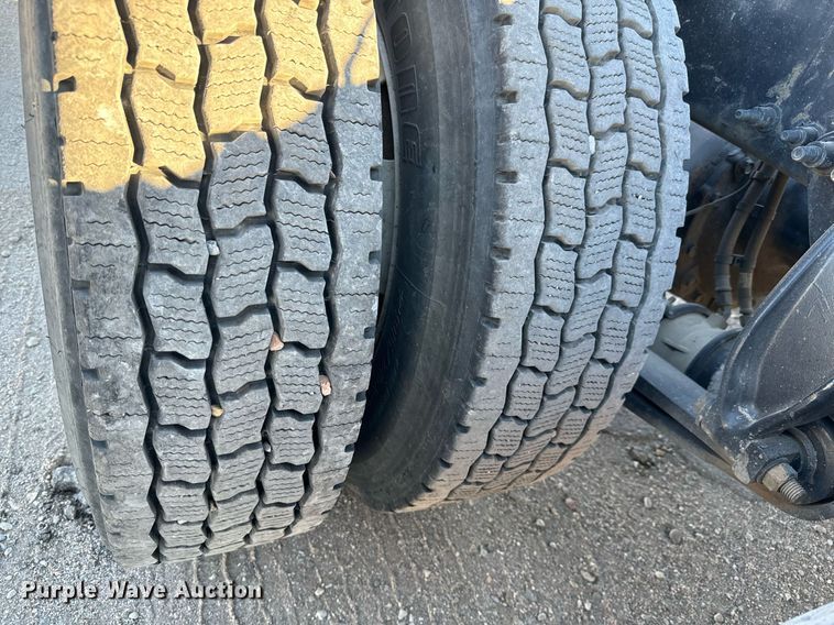 image for item GG9920 2015 Freightliner Cascadia 125 semi truck