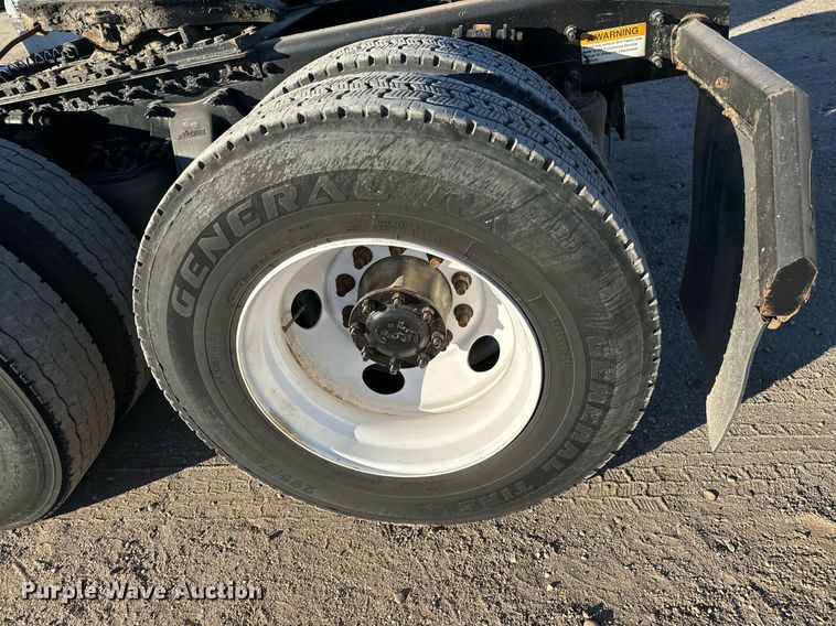 image for item GG9920 2015 Freightliner Cascadia 125 semi truck