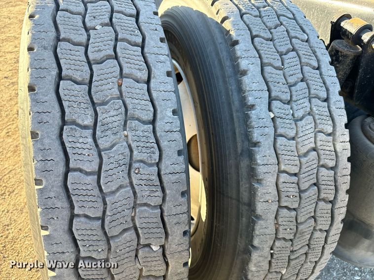 image for item GG9920 2015 Freightliner Cascadia 125 semi truck