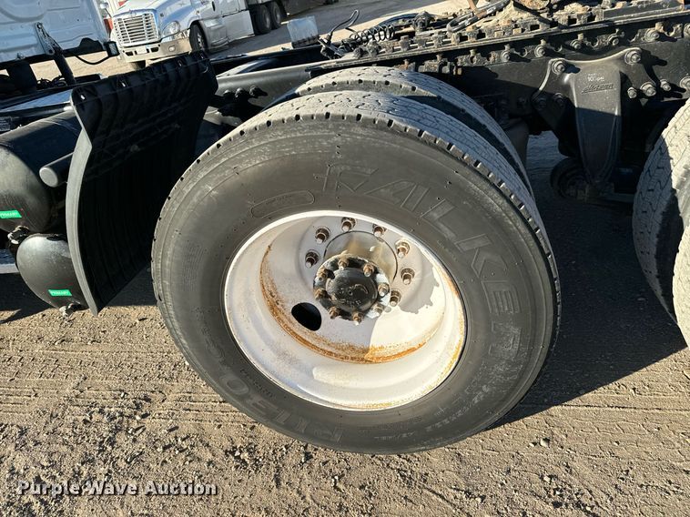 image for item GG9920 2015 Freightliner Cascadia 125 semi truck