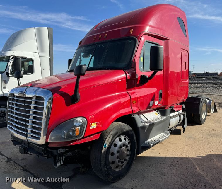 image for item GQ9223 2016 Freightliner Cascadia 125  semi truck