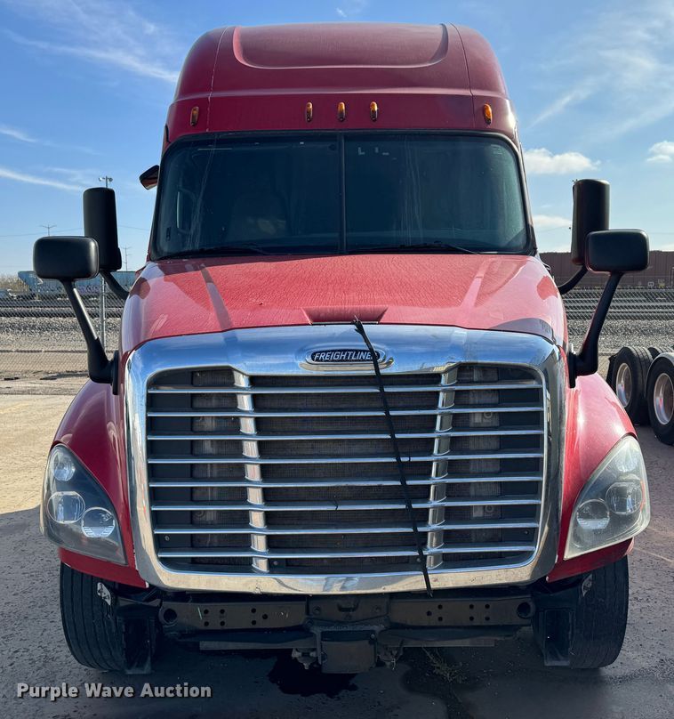 image for item GQ9223 2016 Freightliner Cascadia 125  semi truck