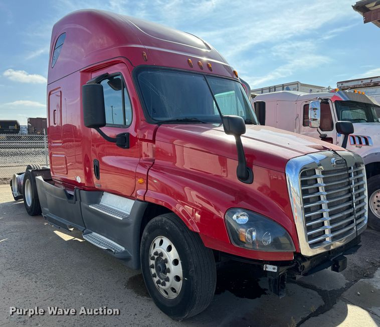 image for item GQ9223 2016 Freightliner Cascadia 125  semi truck