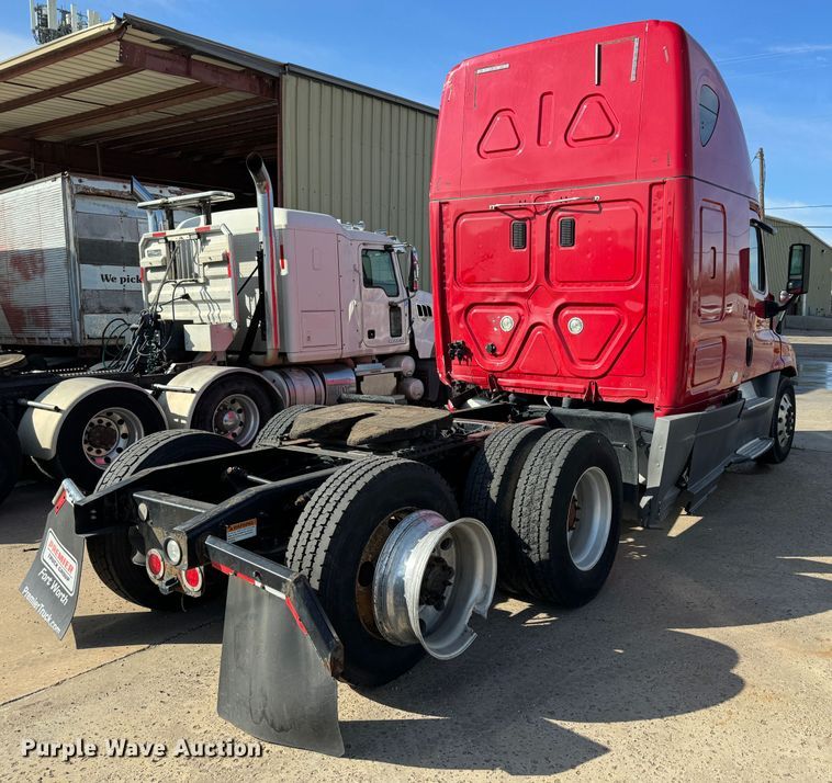 image for item GQ9223 2016 Freightliner Cascadia 125  semi truck