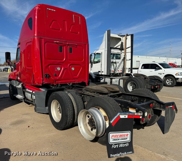 image for item GQ9223 2016 Freightliner Cascadia 125  semi truck