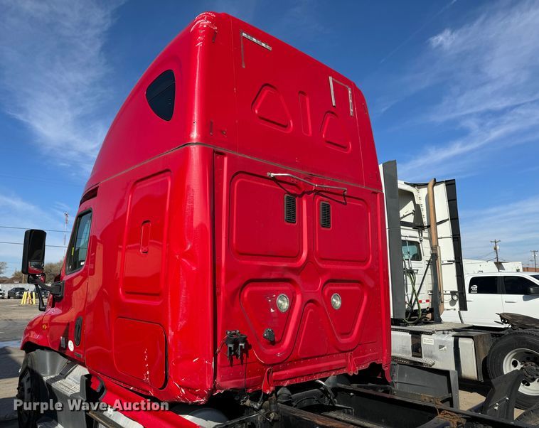 image for item GQ9223 2016 Freightliner Cascadia 125  semi truck