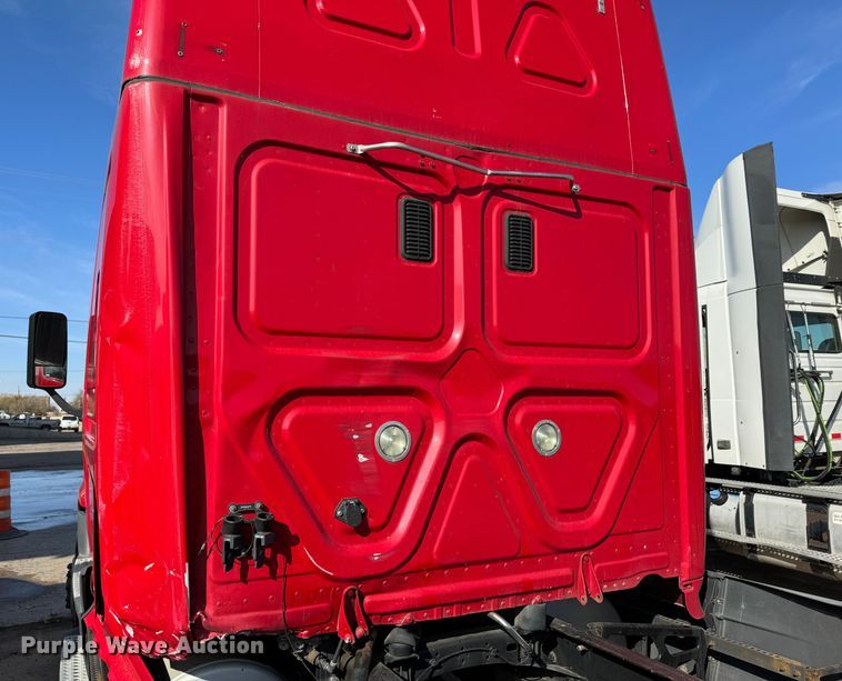 image for item GQ9223 2016 Freightliner Cascadia 125  semi truck