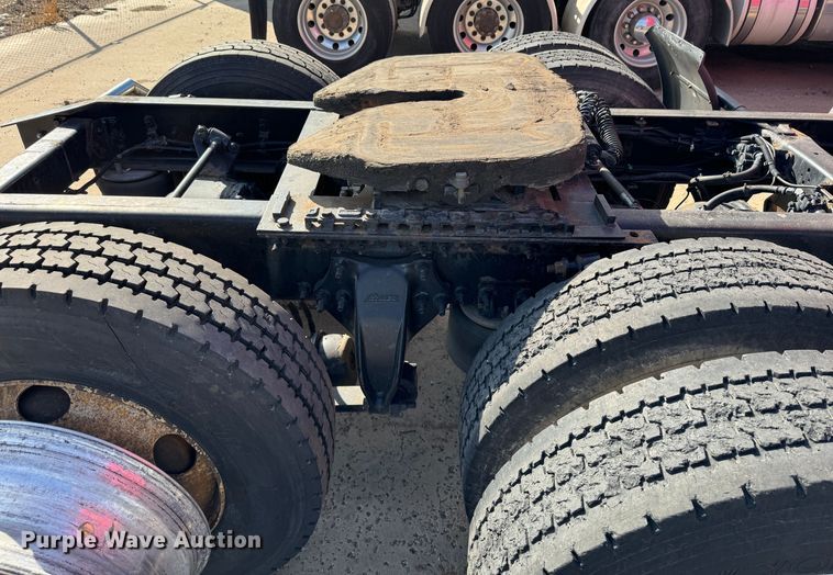 image for item GQ9223 2016 Freightliner Cascadia 125  semi truck