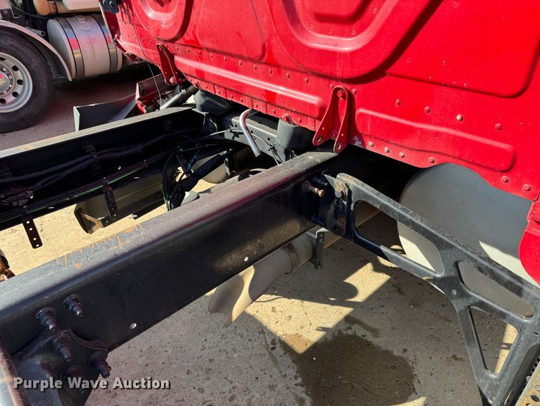 image for item GQ9223 2016 Freightliner Cascadia 125  semi truck