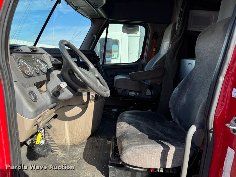 image for item GQ9223 2016 Freightliner Cascadia 125  semi truck