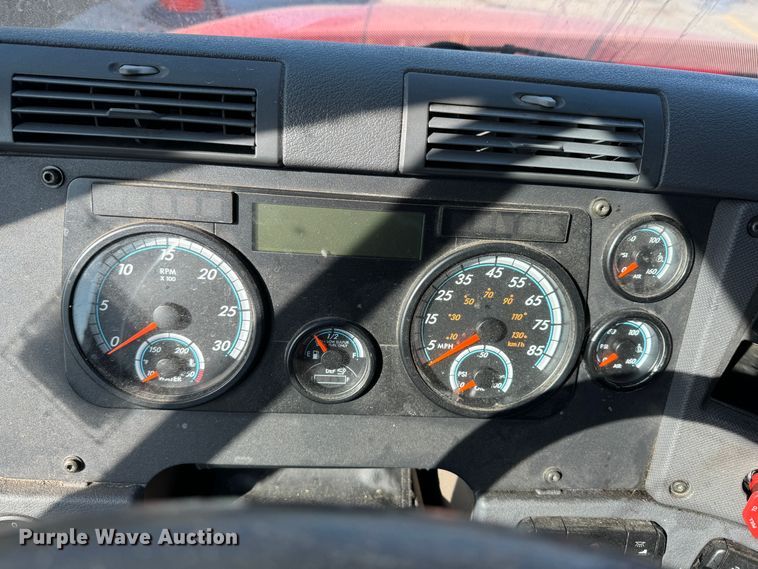 image for item GQ9223 2016 Freightliner Cascadia 125  semi truck