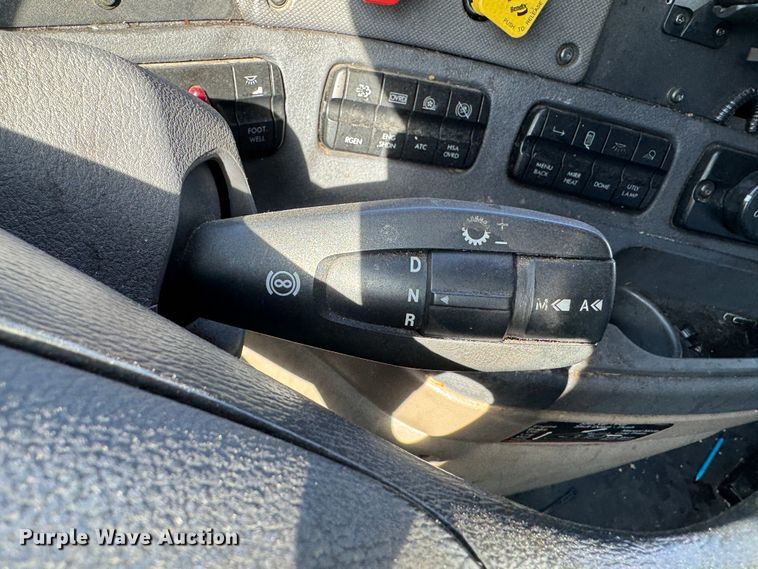 image for item GQ9223 2016 Freightliner Cascadia 125  semi truck