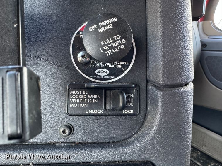 image for item GQ9223 2016 Freightliner Cascadia 125  semi truck