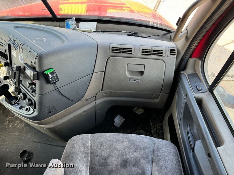 image for item GQ9223 2016 Freightliner Cascadia 125  semi truck