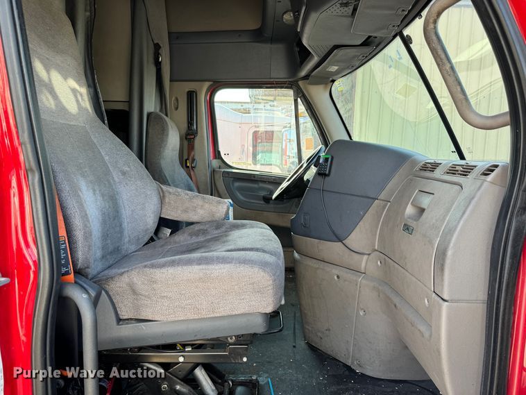 image for item GQ9223 2016 Freightliner Cascadia 125  semi truck