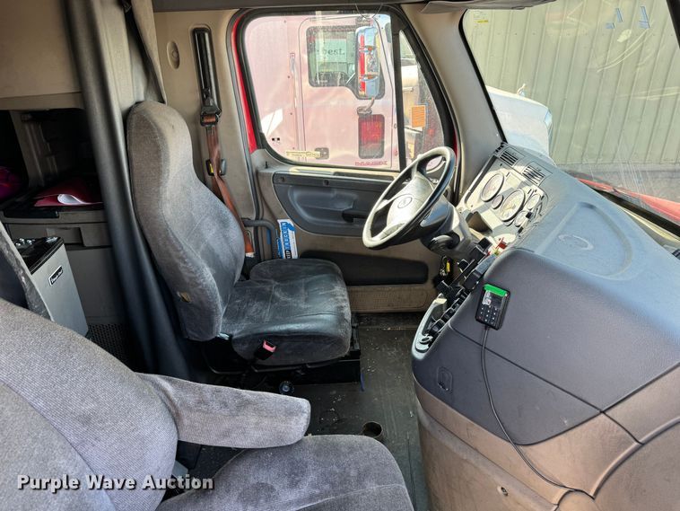 image for item GQ9223 2016 Freightliner Cascadia 125  semi truck