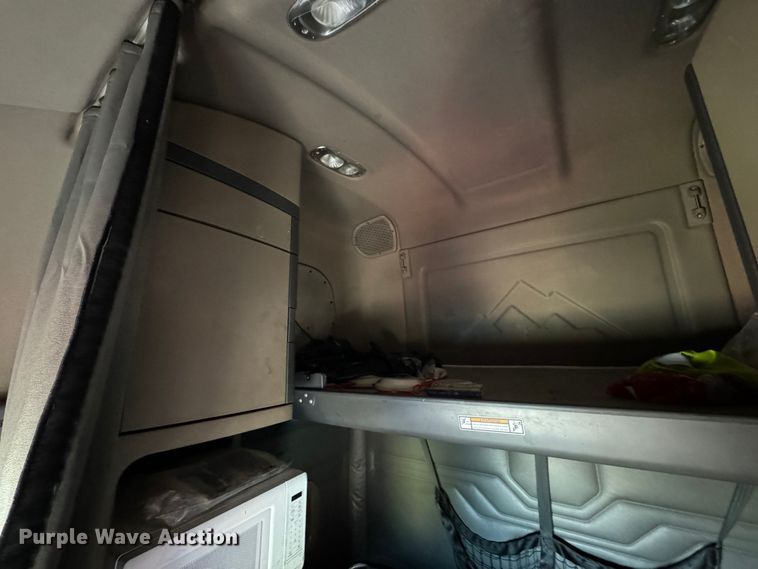 image for item GQ9223 2016 Freightliner Cascadia 125  semi truck