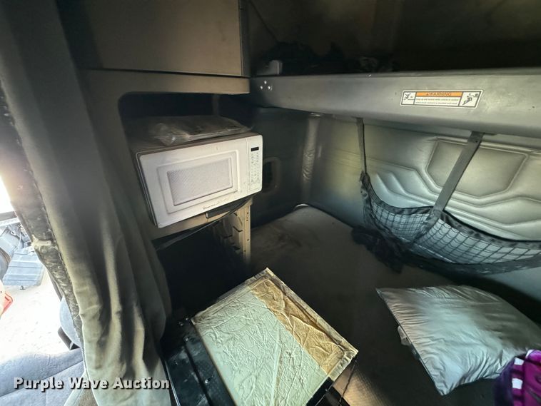 image for item GQ9223 2016 Freightliner Cascadia 125  semi truck