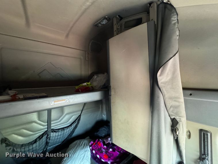 image for item GQ9223 2016 Freightliner Cascadia 125  semi truck