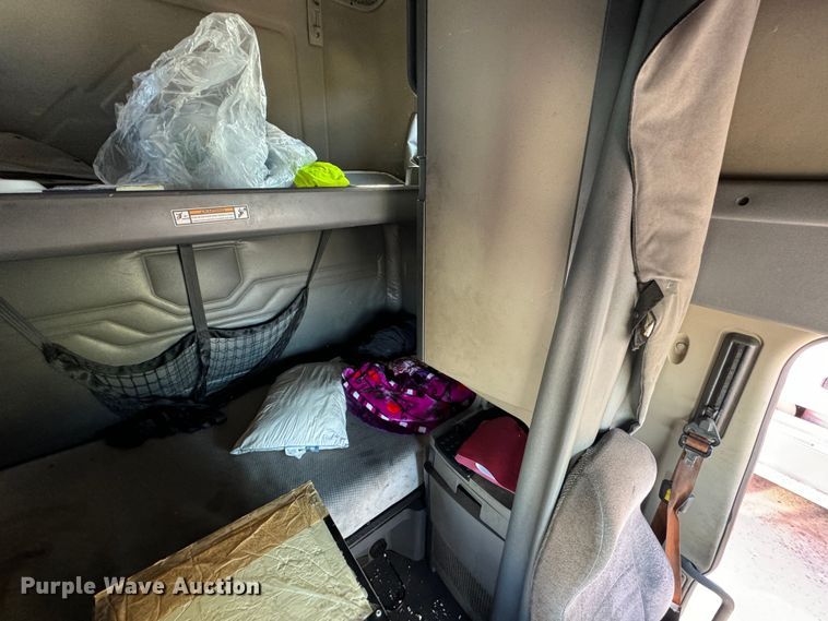 image for item GQ9223 2016 Freightliner Cascadia 125  semi truck