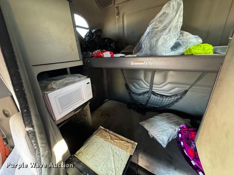 image for item GQ9223 2016 Freightliner Cascadia 125  semi truck