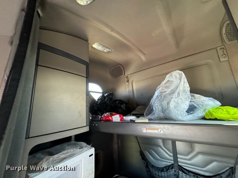 image for item GQ9223 2016 Freightliner Cascadia 125  semi truck