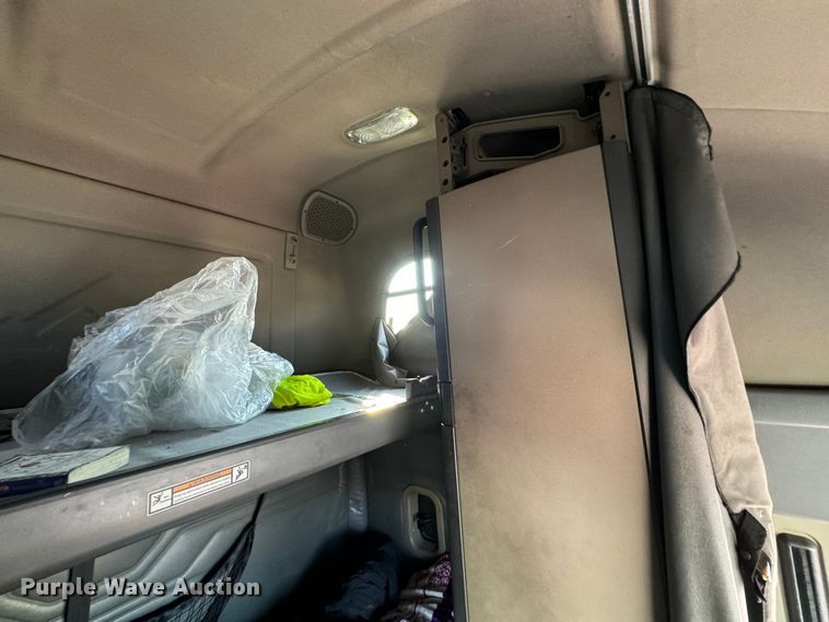 image for item GQ9223 2016 Freightliner Cascadia 125  semi truck