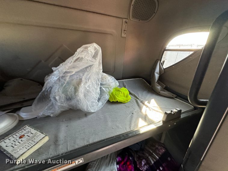 image for item GQ9223 2016 Freightliner Cascadia 125  semi truck